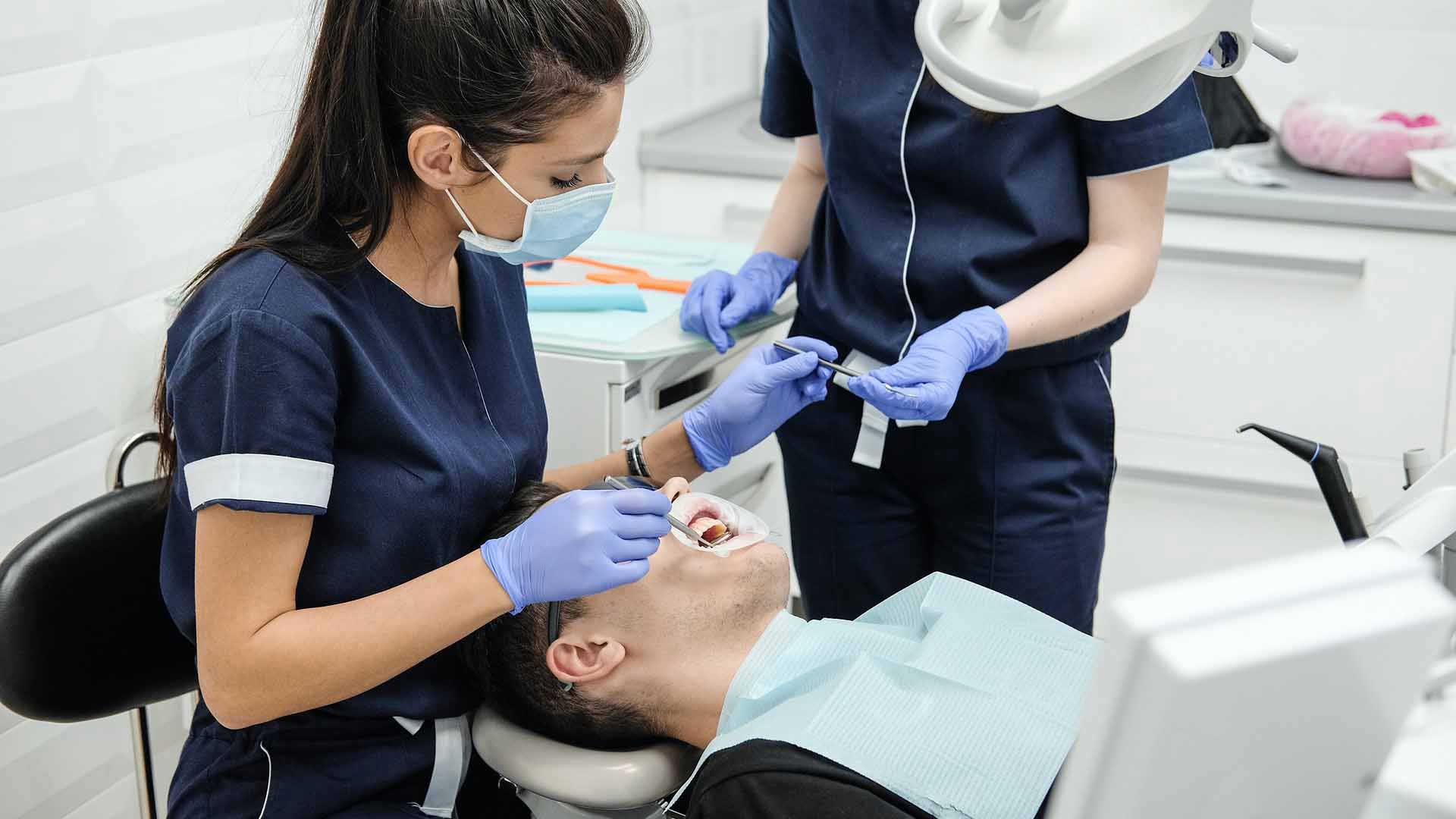 Klinik Gigi DentCare